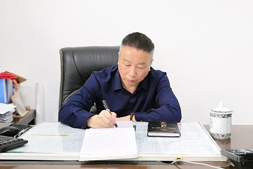 2021年度优异员工陈亮.jpg
