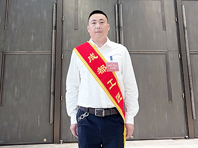 E:2023.66.20【工匠精神】清静通勤路，，，，，，，，通俗见特殊——“成都工匠”  黄玉华官网“成都工匠”黄玉华.jpg