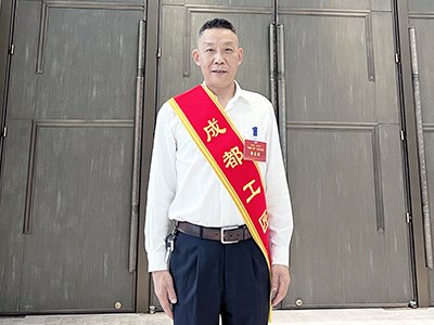 E:2023.66.28【工匠精神】千淘万漉虽辛勤，，，，，，，吹尽狂沙始到金——“成都工匠”  薛刚官网“成都工匠”薛刚.jpg