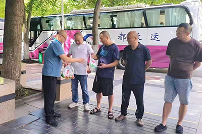 E:2023.77.28【助力大运】以关爱鼓舞士气，，，，，，，拼全力备战大运——一定发运业一连开展慰问运动官网20230728-01-一定发长运旅游2.jpg