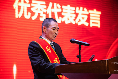 E:2024年宣传事情2024.22.2一定发运业第三届第九次职工代表大会顺遂召开官网图官网20240202-01-表扬会治理精英讲话.jpg