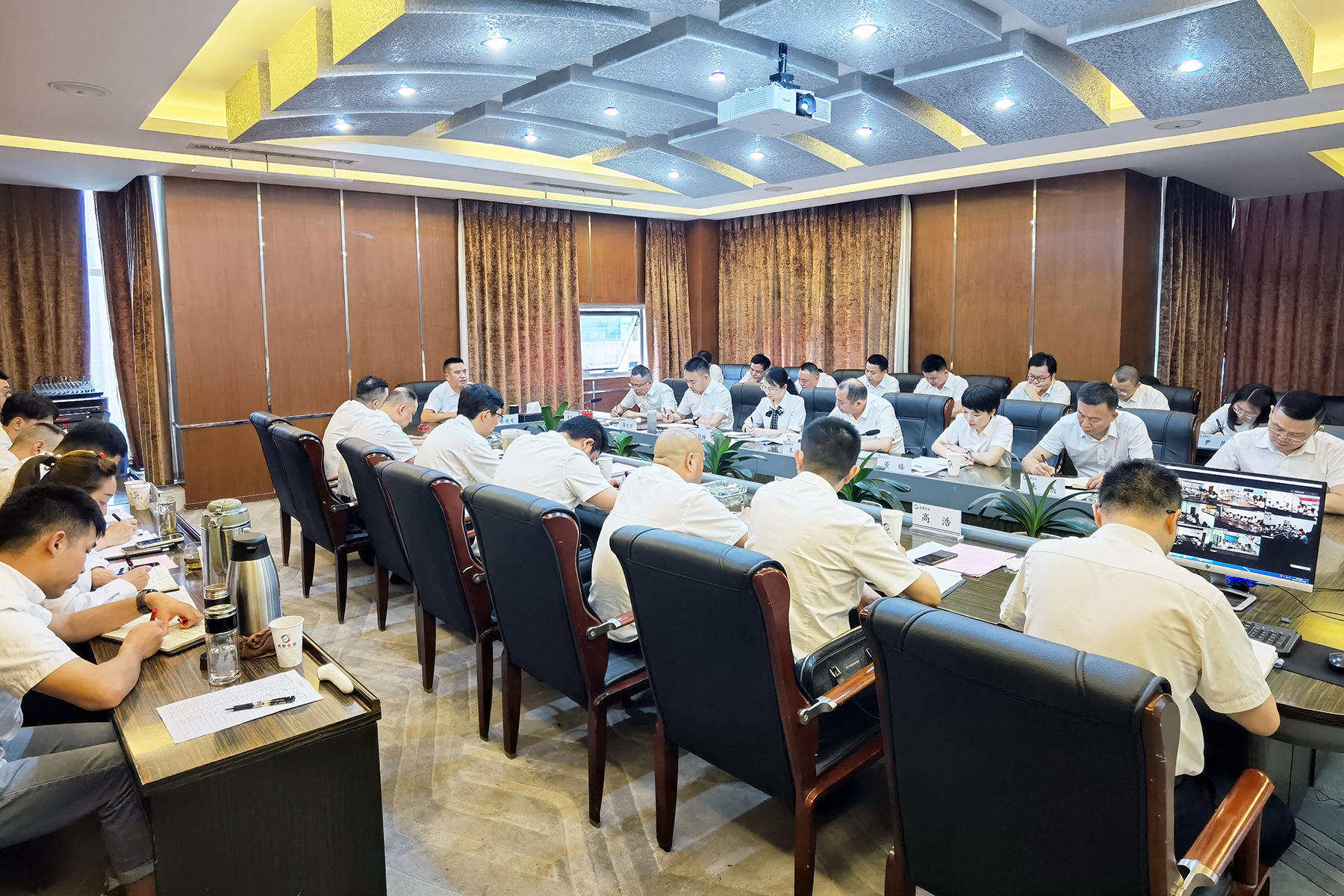 反躬自省，，，，，，，，履践致远；；；；；；；；实干笃行，，，，，，，，砥砺奋进——一定发长运召开2022年半年岁情总结会