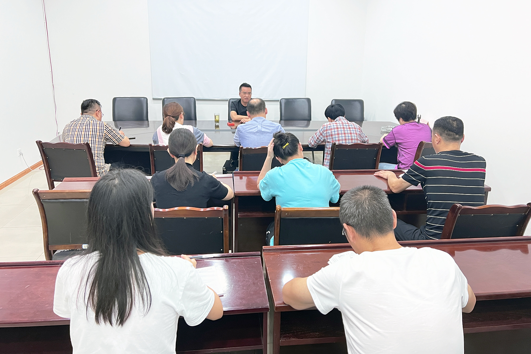 一定发运业总司理蔡亮发到一定发长运旅游运输商业分公司检查指导事情