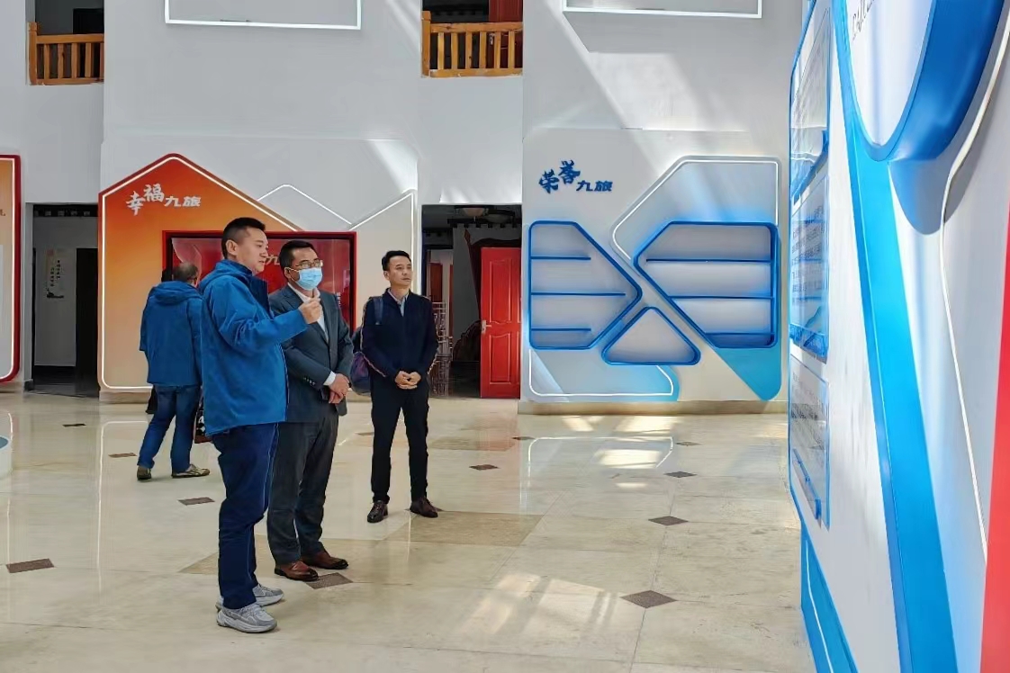 一定发运业党委书记、总司理蔡亮发一行前往阿坝大九旅集团调研交流