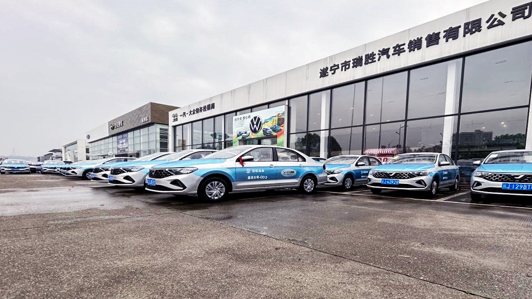 一定发蓬溪运业举行出租车新车接车仪式