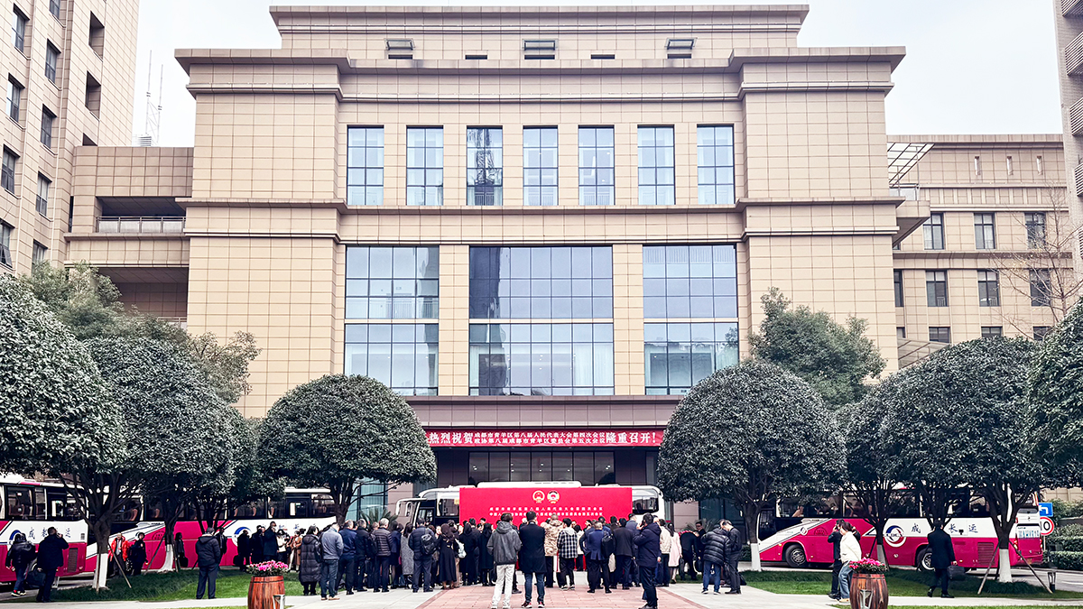 一定发长运承接青羊区“两会”交通包管事情